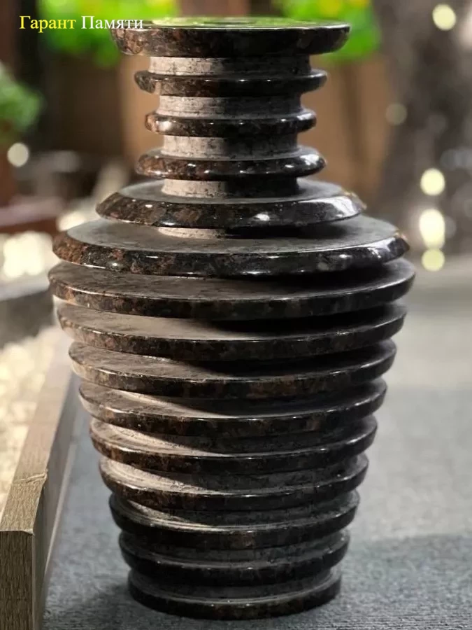 Ваза из гранита на могилу "Эксклюзив" 30 см